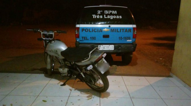 A motocicleta foi encontrada no bairro Jardim das Violetas. em Três Lagoas. (Foto: assessoria)