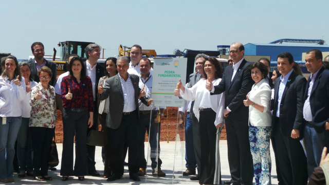 Autoridades presentes no lançamento da pedra fundamental do Projeto Horizonte 2 da Fibria. (Fotos: Ricardo Ojeda).