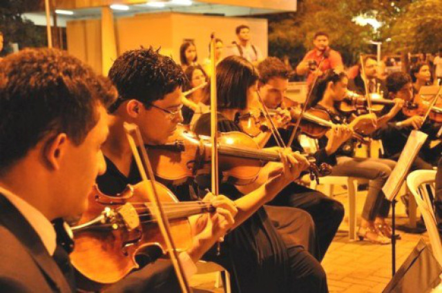 O projeto “Quarta Musical” também oferece entretenimento para o público que prestigia a Feira Noturna e a Praça Senador Ramez Tebet, além de divulgar a arte e o talento de artistas três-lagoenses (Foto: Divulgação/Assecom)