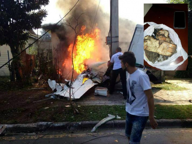 Momentos após cair em cima de uma casa, o avião explodiu; no detalhe, uma bolsa contendo dinheiro (queimado) foi encontrada no local (Foto: Band News)