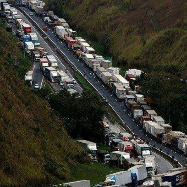 Rodovia federal que serve o Pará, com as duas pistas interditadas, nos dois sentidos (Foto: Divulgação)