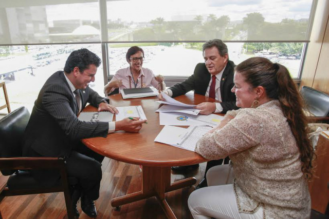 Reunião de Moka com membros da Secretaria de Relações Institucionais da Presidência da República (Foto: Divulgação)