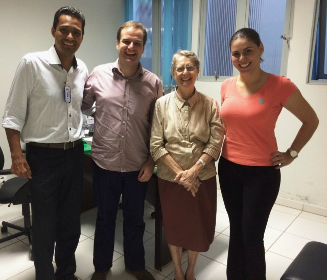 No hospital Auxiliadora, Rógerson Rímoli e Ana Paro foram recebidos pela diretora geral da entidade, irmã Aurelia Brioshi. (Foto: Divulgação).