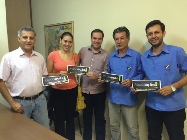 Os candidatos também visitaram a WR Eletricidade e Iluninação, e receberam o apoio da diretoria da empresa. (Foto: Divulgação).