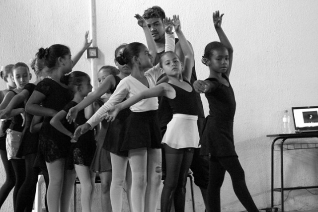 Um dos cursos gratuitos é o de ballet. (Foto: Divulgação)