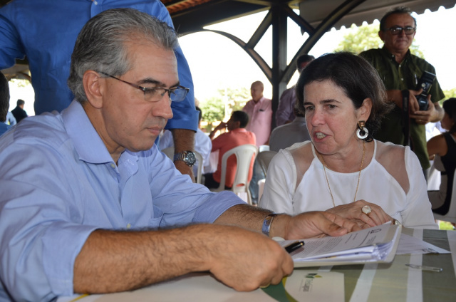 Governador Reinaldo Azambuja e prefeita Marcia Moura (Foto: Assessoria de Comunicação).