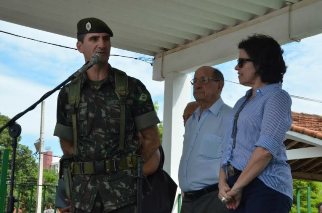 Major Bertolino fala sobre a história da unidade militar em Três Lagoas, durante o evento (Foto: Divulgação)