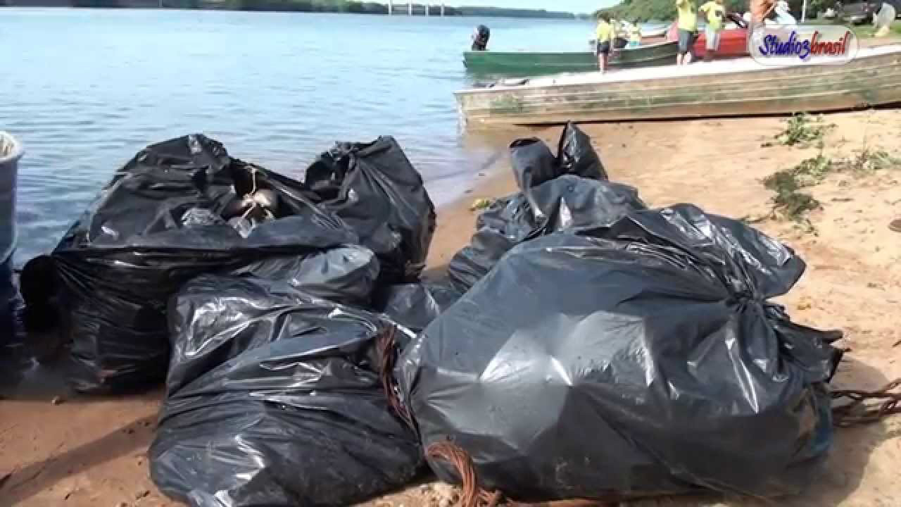 Pescadores realizam nesta sexta-feira a 5ª Gincana de Limpeza do rio Paraná No ano passado, foram recolhidos mais de 1,6 tonelada de materiais inservíveis jogados no rio Paraná (Foto: Youtube)