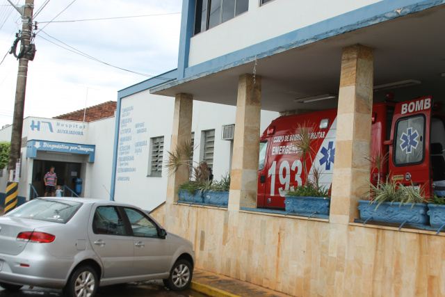 Feridos foram levados ao hospital Nossa Senhora Auxiliadora pelo Corpo de Bombeiros. (Foto: Lucas Gustavo).