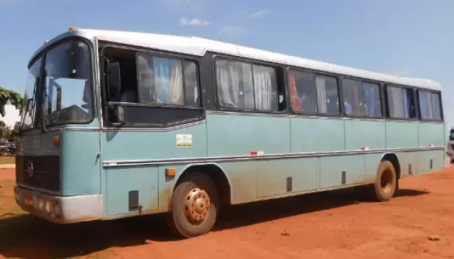Ônibus irregular, que transportava trabalhadores foi flagrado e retido na fiscalização da Agepan (Foto: Divulgação)
