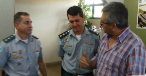 Autoridades da Polícia Militar de Três Lagoas se comprometeram ajudar na campanha (Foto: Patricia Miranda)