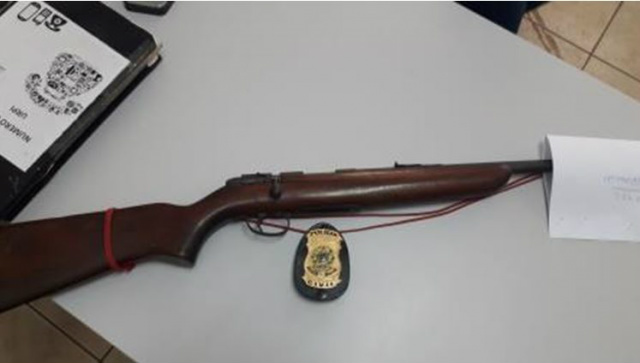 A arma de fogo foi encontrada na residencia do autor em uma fazenda em Selvíria (Foto: Assessoria) 