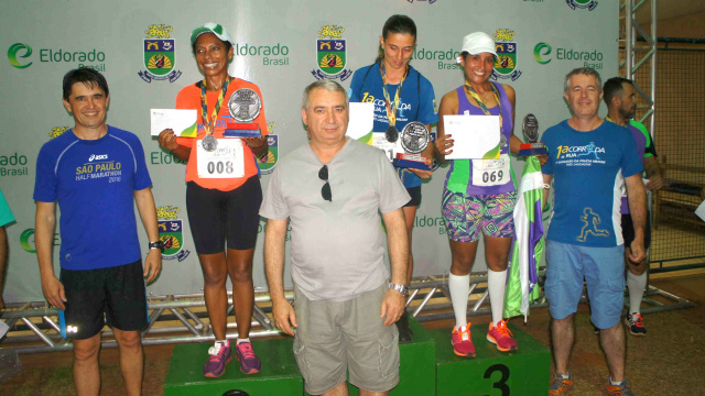 As três primeiras colocadas na categoria Feminino de 10 km (Foto: Assessoria)