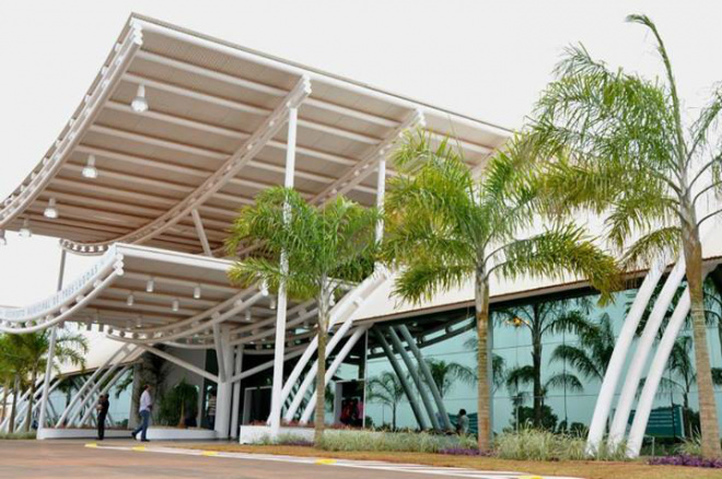 A obra está sendo elogiada como o mais completo e mais moderno terminal de embarque e desembarque de passageiros de Aeroportos do estado de Mato Grosso do Sul (Foto: Divulgação/Assecom)