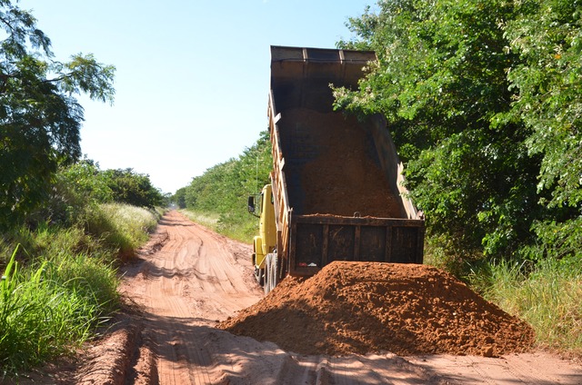 A previsão é de que, além destas, outras estradas do município recebam reparos nos próximos dias (Foto/Assessoria)