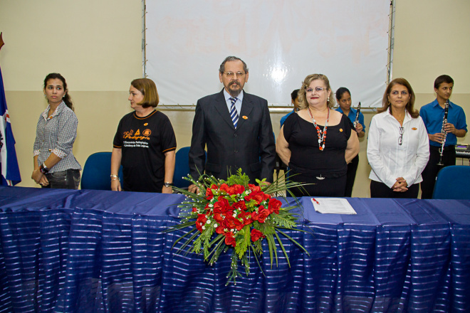 Palestrantes e coordenadores que comparam a mesa de autoridades (Foto: Flávia Guedes)