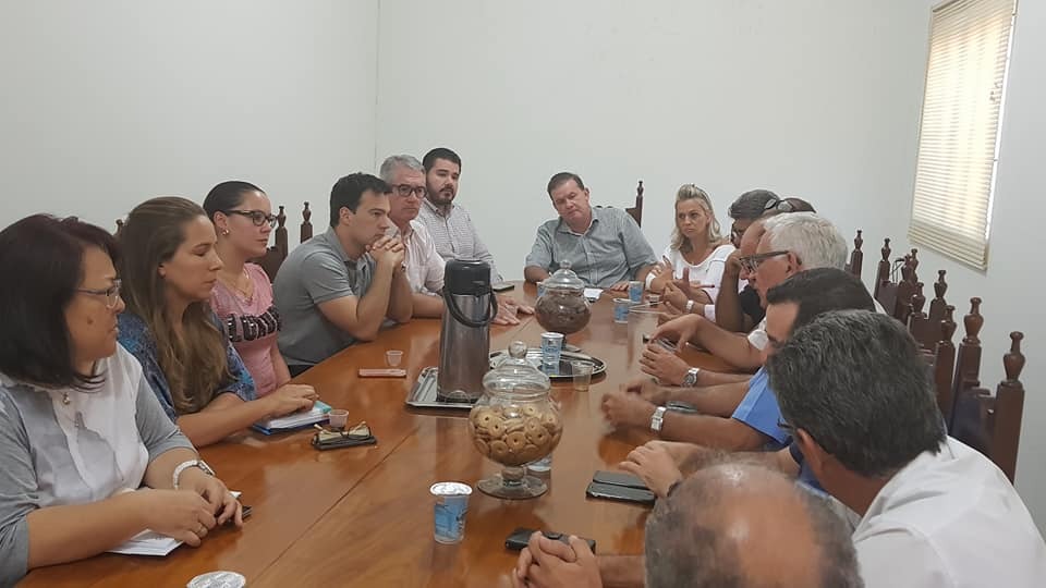 No último dia 8, o deputado Eduardo Rocha se reuniu com empresários e comerciantes de Três Lagoas na Associação Comercial. (Foto: Divulgação). 