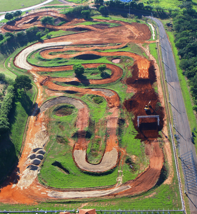 Vista geral do novo traçado da pista do Arena Mix (Foto: Marcelo Rodrigues) 