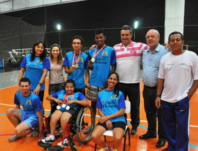 Um grupo de 15 paratletas de Três Lagoas participou dos Jogos Escolares Paraolímpicos de Mato Grosso do Sul, em Campo Grande (Foto: Divulgação/Assecom)