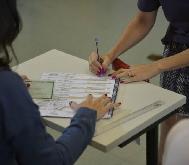 É a primeira vez que isso acontecerá desde 2000, quando todo o eleitorado brasileiro começou a votar eletronicamente. (Foto: Divulgação).