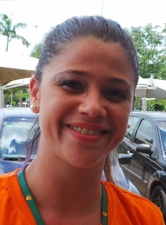 Vanessa Gomes Correia - vendedora. (Foto: Ricardo Ojeda)