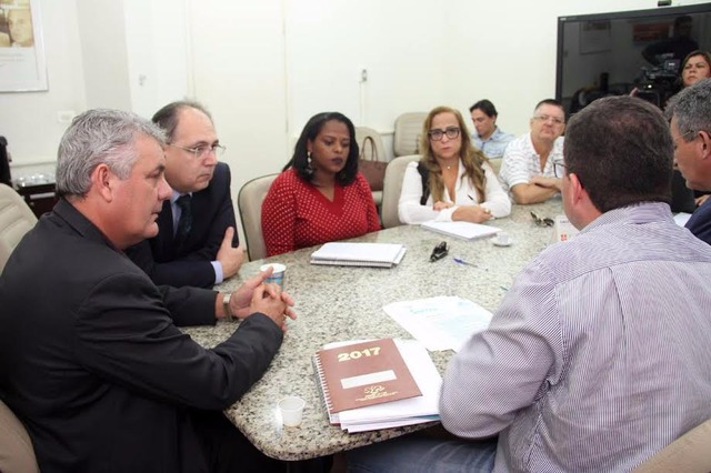 Representantes do Sinted levarão a nova proposta para ser avaliada pela categoria(foto: Prefeitura/Divulgação)