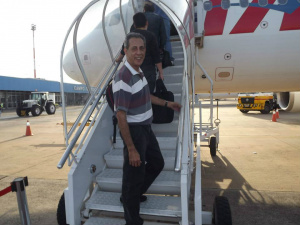 Adão Vieira momento que embarcava no aeroporto em Campo Grande tendo como destino a capital cearense onde faleceu de infarto fulminante (Foto: Divulgação)