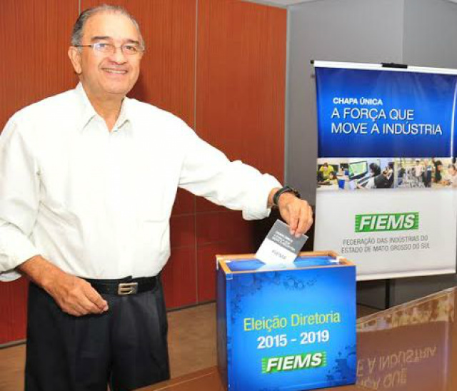 Alonso Resende do Nascimento, eleito primeiro vice-presidente da Fiems, também exerce seu direito ao voto (Foto: Divulgação/Fiems)