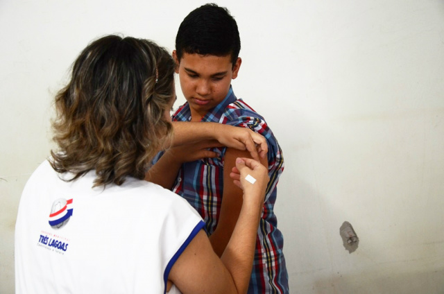 Houve o registrado de uma grande procura de adolescentes, adultos e idosos, para se vacinarem (Foto: Assessoria) 