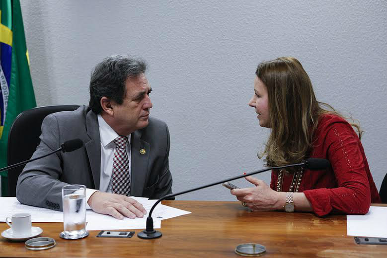 Os senadores Valdemir Moka e Vanessa Grazziotin, presidente e vice da Comissão de Assuntos Sociais (Foto: Divulgação)