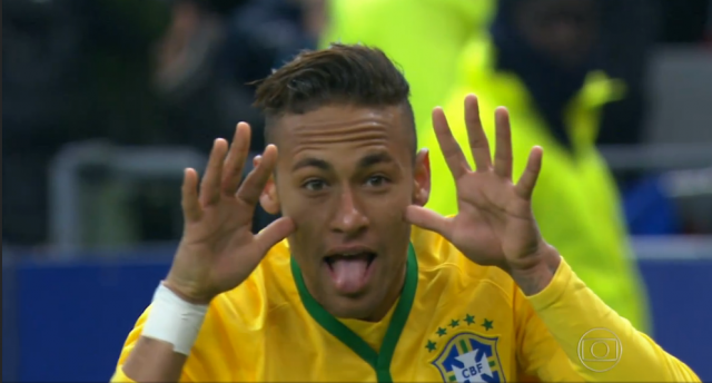 Após fazer seu gol, o segundo da Seleção Brasileira na sequencia, Neymar comemora com ponta de ironia (Foto: Rede Globo) 