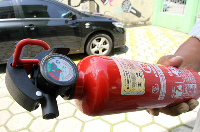 Em setembro de 2015 uma resolução do Contran tornou opcional o uso do extintor de incêndio nos carros (Foto: Cristino Martins/Agência Pará)