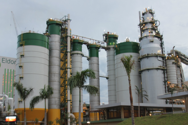Eldorado Brasil abre as portas para a imprensa As cores verde e amarela predominam na industria que tem metas ousadas de ser líder mundial de celulose branqueada (Fotos: Ricardo Ojeda)