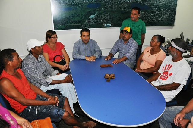 Secretário e pescadores discutiram os últimos detalhes para a realização da Feira (Foto: Assessoria)