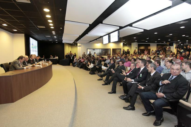 Reunião com os representantes dos caminhoneiros, ontem, em Brasília (Foto: Divulgação)