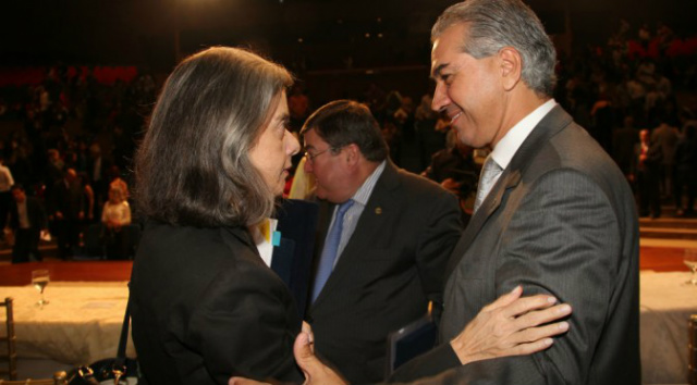 A ministra Carmen Lúcia e o governador Reinaldo Azambuja, durante evento no Centro de Convenções da capital (Foto: Divulgação)