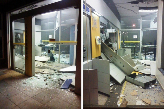 Caixas eletrônicos dos bancos do Brasil e Bradesco, explodidos em Primavera, ontem de madrugada (Foto: Jornal da Nova)