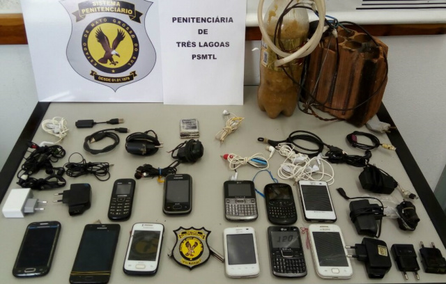 Objetos apreendidos na Penitenciária de Três Lagoas durante operação pente-fino (Foto: Assessoria)