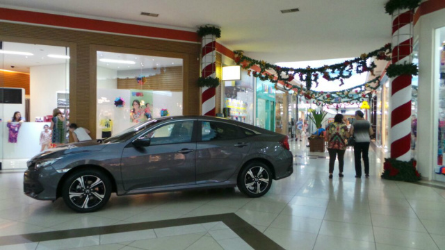 O novo Honda Civic também está em exposição no Shopping Oeste Plaza em Andradina (Foto: Ricardo Ojeda)