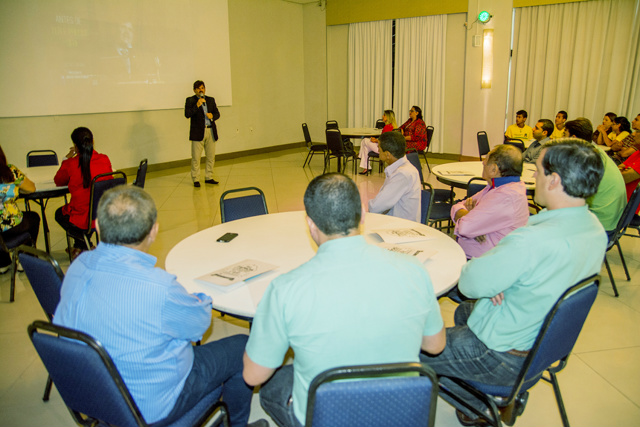 A reunião com empresários foi realizada no Hotel Nacional em Corumbá (Foto: Assessoria) 