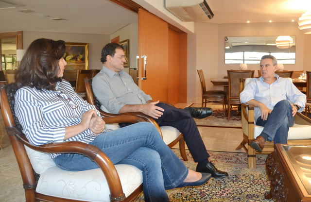 A prefeita eleita de Dourados, Délia Razuk esteve em reunião com Sérgio Longen, presidente da Fiems e o deputado estadual Paulo Corrêa. (Foto: Assessoria)
