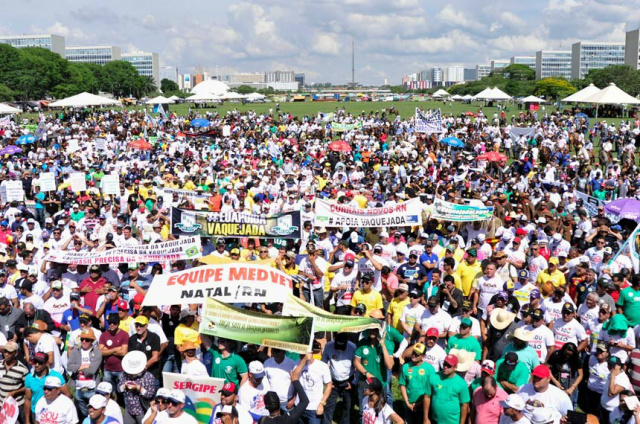 Os manifestantes que foram a Brasília pedem urgência na legalização da vaquejada (Foto: Geraldo Magela/Agência Senado)