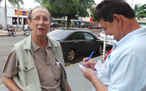 “Vim pegar um dinheirinho, antes que eu fique sem”, contou o aposentado Kobi Junqueira (Foto: Ricardo Ojeda)