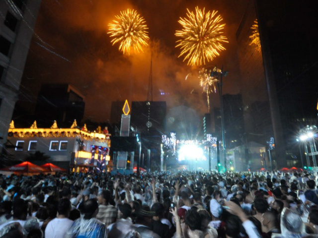 Edição 2012, com a presença de um público estimado em mais de dois milhões de festeiros, cujo evento só terminou no início da manhã de 2013 (Foto: R7)
