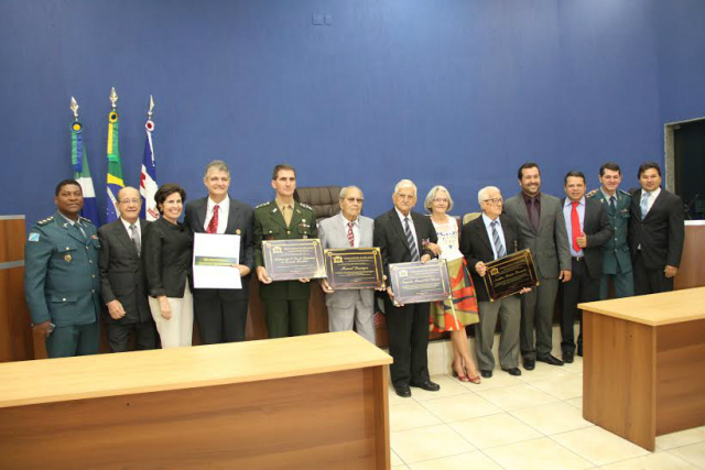 Autoridades políticas, civis e militares, estiveram presentes ao evento (Foto: Divulgação)