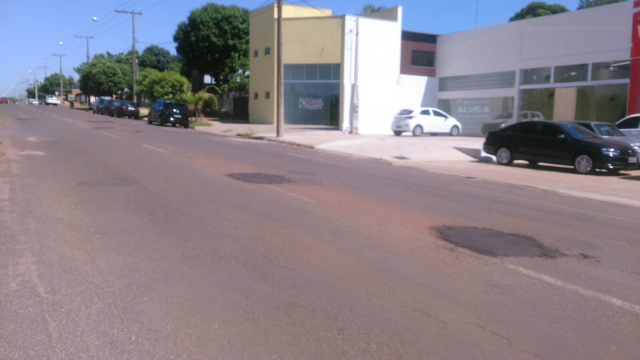 Operação de tapa buraco na Avenida Rosário Congro. (Foto: Assessoria)