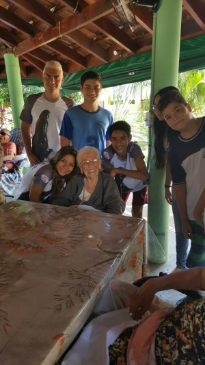 Ação solidária de alunos do Sistema Exitus beneficia lar dos idosos Eurípedes Barsanulpho