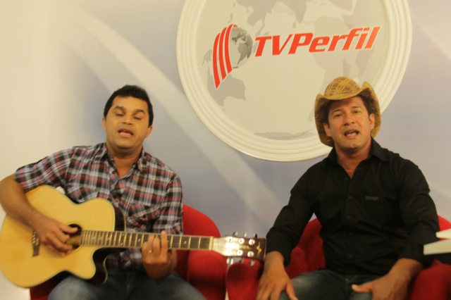 Luís Carlos & Eduardo, durante gravação no estúdio da TV Perfil (Foto: Arquivo)