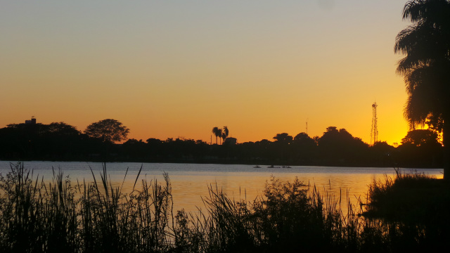A Lagoa Maior proporciona aos seus frequentadores espetáculo natural, como o nascer e o pôr do sol (Foto: Ricardo Ojeda)