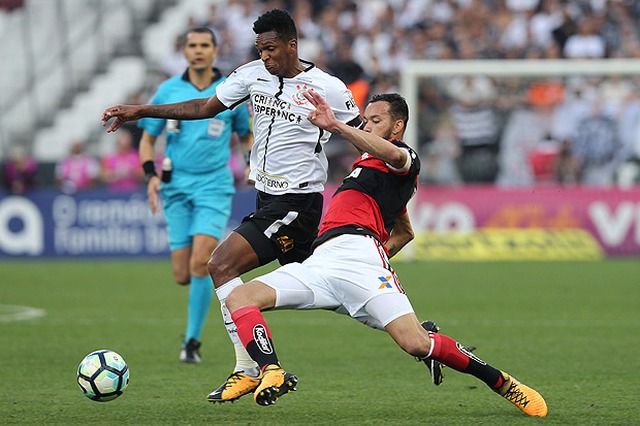 Jô e Réver fizeram os dois gols da partida (Folha de São Paulo)